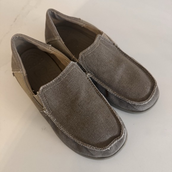 CROCS Other - Crocs Santa Cruz Canvas Slip On Loafer Boys J2 Khaki Tan‎